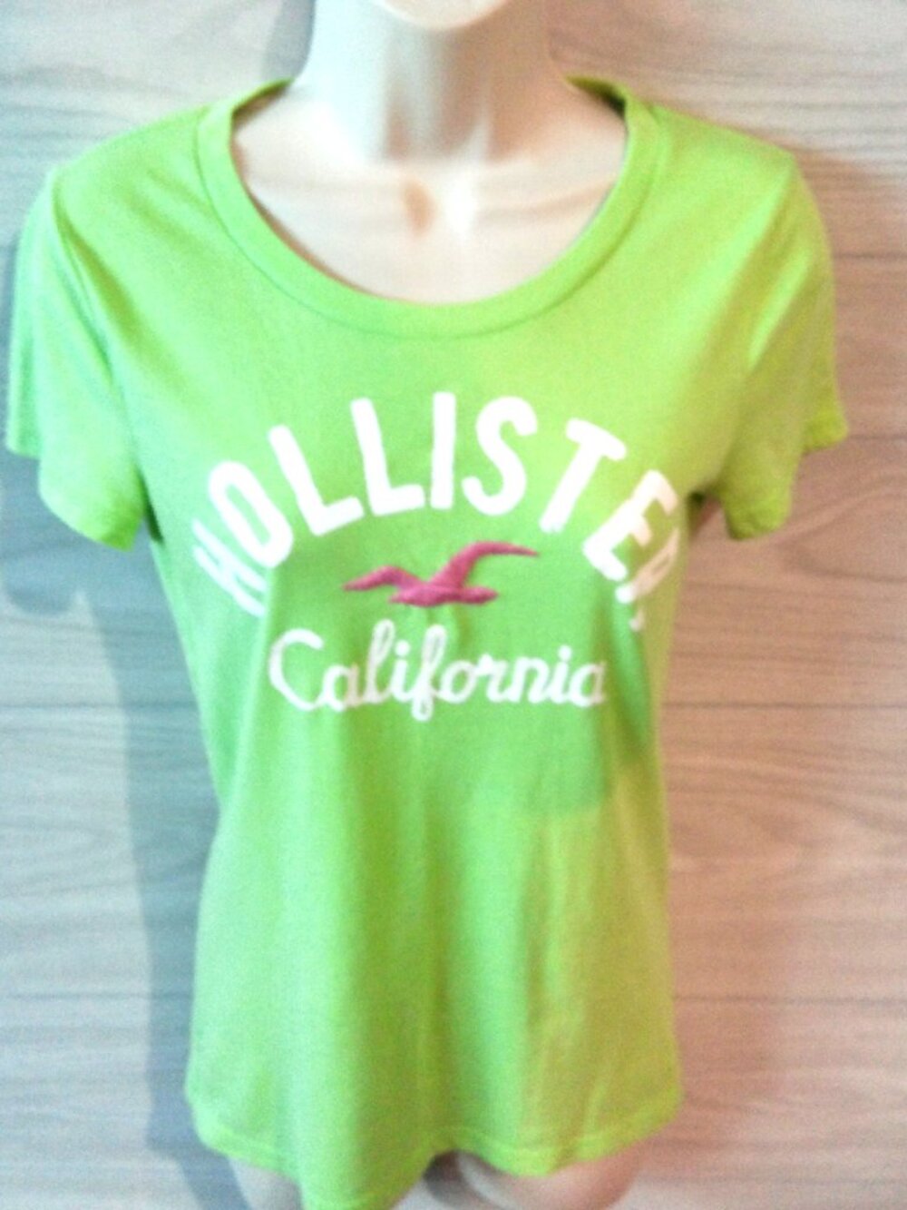 Hollister California Women's Top Size Large Lime Green Short Sleeves Seagull